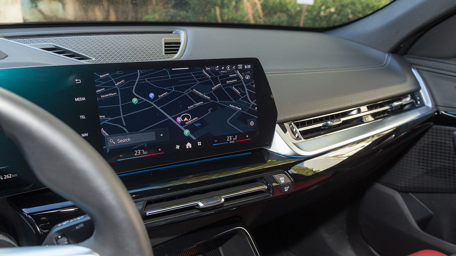 Bmw X2. Πόσο καλό είναι σε εξοπλισμό άνεσης και ασφάλειας.